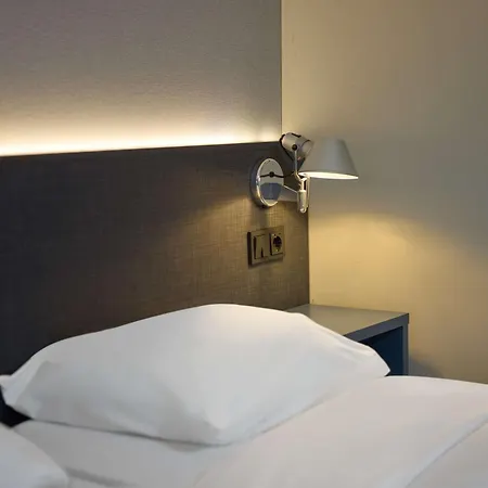 Отель Doubletree By Hilton Centre 4*