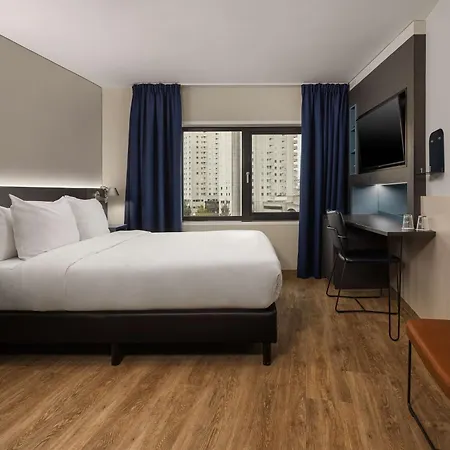 מלון Doubletree By Hilton Centre 4*